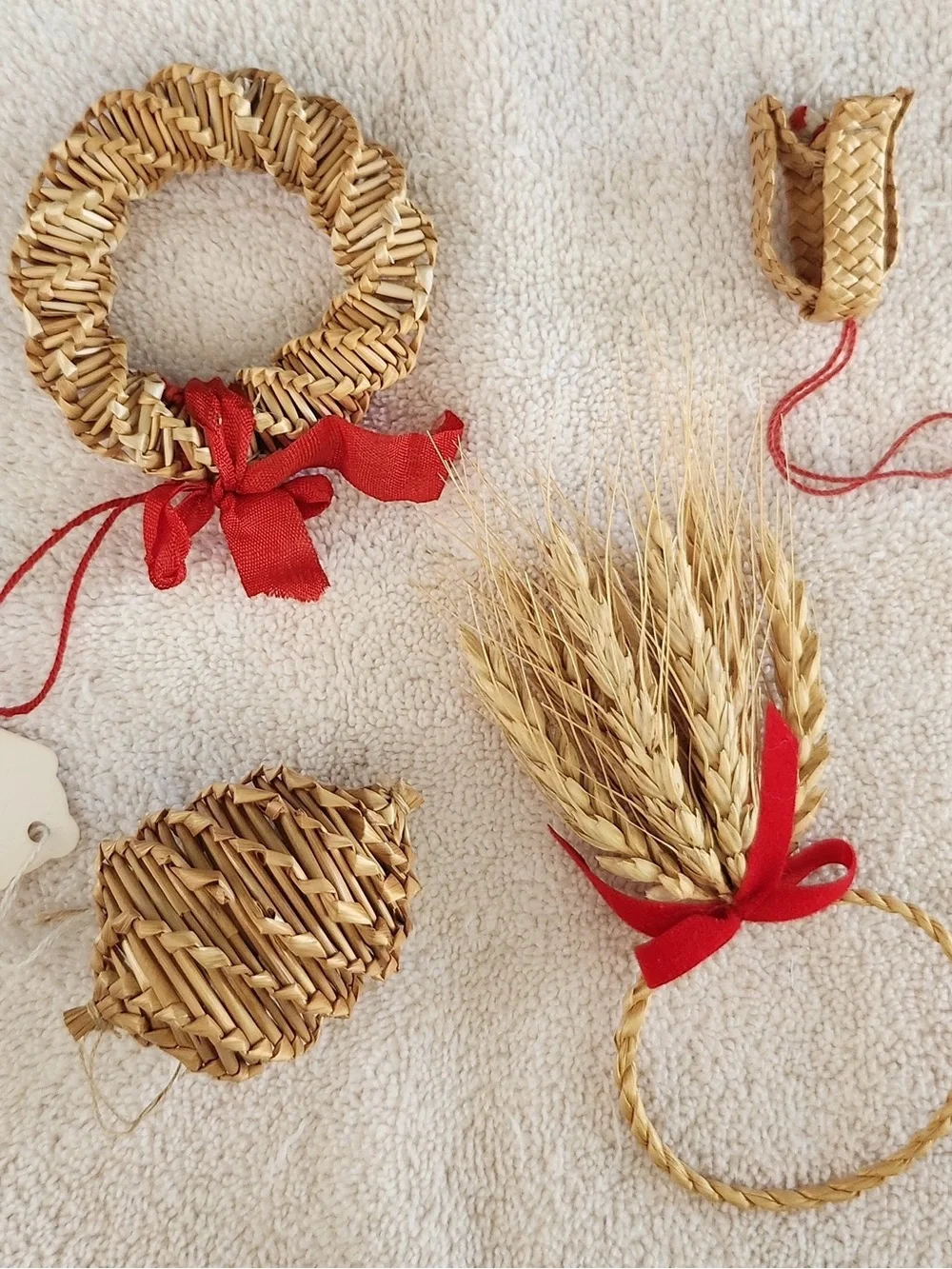 Lot 4 Wheat Sheaf & Handwoven Straw Ornaments, one Mexico 1957